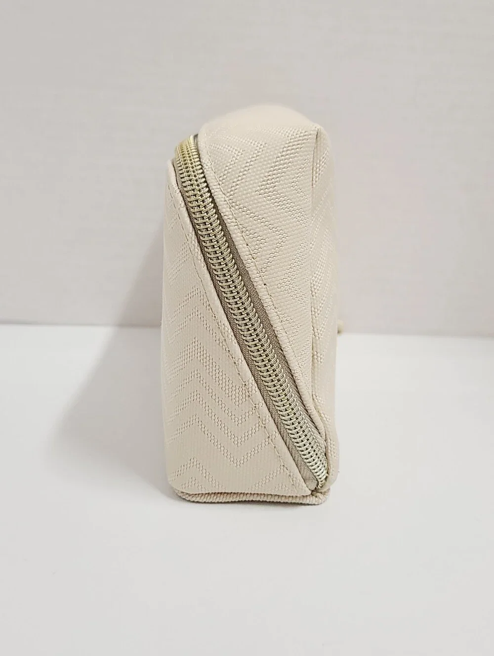 Missoni x Delta One Signature Zig-zag Accessory Makeup Zip Top Case Off White